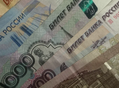 Астраханец с возлюбленной устроили разгульный шопинг с чужой банковской картой