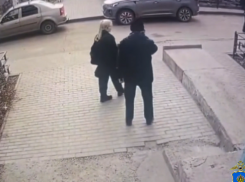 Астраханские полицейские помогли задержать курьера мошенников