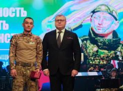 Астраханских бойцов СВО наградили по поручению Президента России