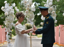 На полигоне Капустин Яр в Астраханской области провели свадебные церемонии