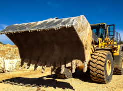 Астраханец, нарушив технику безопасности, упал с 7 метров и получил серьезные травмы