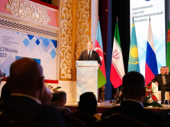 Астраханский губернатор открыл Каспийский международный научно-образовательный форум  