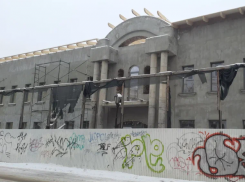 Астраханцев предостерегли от посещения заброшенных зданий