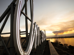 В Астрахани на Петровской набережной появился двадцатипятиметровый арт-объект