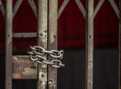 В Астрахани осудят экс-инспектора за обещание пронести запрещенные вещества в СИЗО