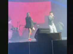 Астраханец спел на одной сцене с группой «Моя Мишель»