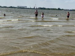 Астраханцам открыли два официальных пляжа для купания в 2025 году