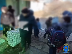 Астраханец поселил у себя двух иностранок с детьми и оплачивал им еду