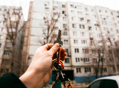 Астраханские депутаты защищают права очередников на получение жилья 