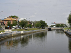 В астраханских каналах на несколько дней сбрасывают воду 