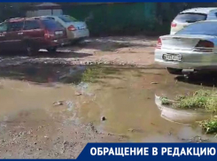 В Астрахани управляющая компания три года игнорирует запустение многоэтажки