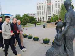 Астраханцы почтили память жертв теракта в «Крокус Сити Холле»