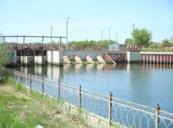 В астраханских каналах понижают уровень воды 