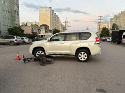 В Астрахани подросток на электросамокате устроил ДТП с «Тойотой»