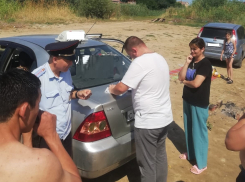 Отдыхающих на астраханских пляжах наказывают рублем