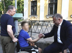 Игорь Бабушкин навестил раненого астраханца-участника СВО в Питере