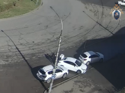 Астраханец средь бела дня закрыл человека в багажнике и увез