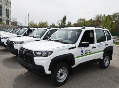 Астраханские больницы получили 27 медицинских автомобилей