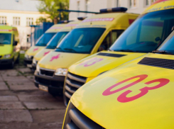 Астраханская область получит 9 машин скорой помощи и 8 школьных автобусов в 2023 году