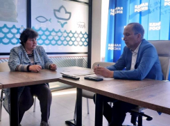 Астраханцы попросили помощи Игоря Седова в решении проблем в сфере ЖКХ