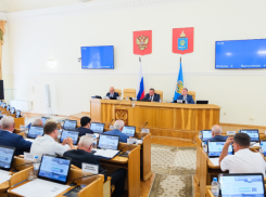 Более 30 вопросов рассмотрели депутаты Думы Астраханской области на очередном заседании
