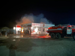 В Астраханской области два часа горело «Клёвое место»