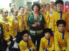 Астраханский ансамбль «Подсолнухи» выступил в театре Надежды Бабкиной в Москве