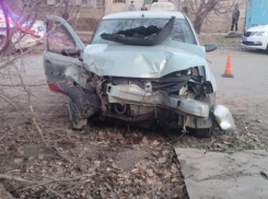Полиция разбирается с аварией, в которой пострадали малолетние угонщики такси