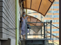 В Астрахани ребёнок сломал позвоночник из-за чьей-то халатности 