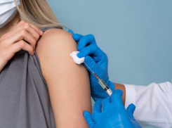 В Астрахани открыли мобильный пункт вакцинации от гриппа