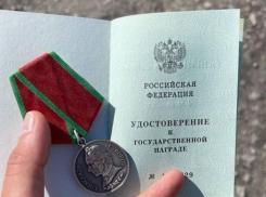 Астраханский контрактник награжден медалью Суворова 