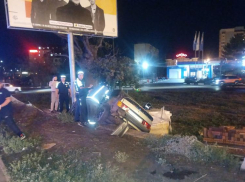 За вечер в Астрахани пострадали три молодых человека в двух ДТП