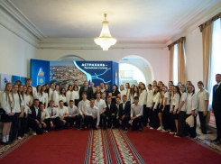 Глава региона отметил выступления астраханских гандболисток и ватерполистов