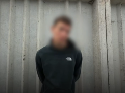 В Астрахани задержали молодого курьера-закладчика с двадцатью свертками