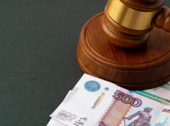 В астраханской судостроительной фирме брали взятки за перевозку сотрудников