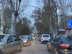 Астраханцы просят запретить парковку на улице Николая Островского