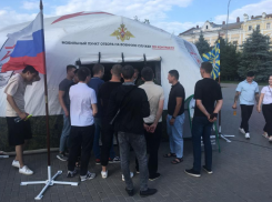 В День молодежи в мобильный пункт отбора контрактников обратились 159 астраханцев
