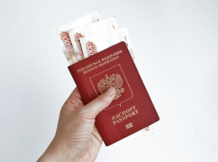 В астраханском предприятии по развозу воды 8 месяцев не платили зарплату 