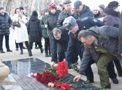 В Астрахани почтили память воинов-афганцев