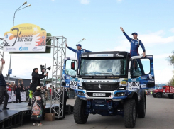 Скорость, мощь, песок: в Астраханской области начались масштабные гонки