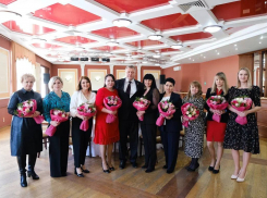 Астраханский губернатор встретился с женами военнослужащих 