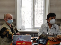 «Потому что очень хочу жить»: 81-летний астраханец сделал прививку от коронавируса