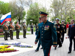 Врио астраханского губернатора не поехал с астраханцами на возложение венков 