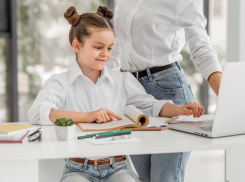 36% опрошенных астраханцев устроились на работу благодаря родителям