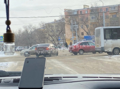Снегопад стал причиной 63 аварий в Астраханской области