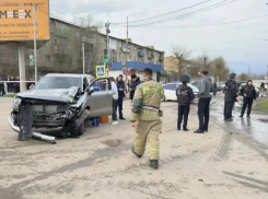 В Астраханской области случилось ДТП: пострадали водитель, велосипедист и пешеходы