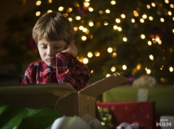 На Губернаторской елке в Астрахани чиновники оставили детей-инвалидов без подарков