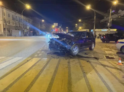 Врезался со всей силы: в Астрахани произошла смертельная авария