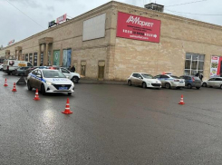 Астраханка сбила подростка рядом с торговым центром и скрылась с места ДТП