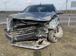 В ДТП на перекрестке под Астраханью пострадали маленькие дети